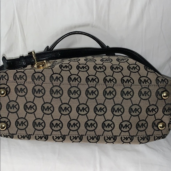 Michael Kors large carry all - Picture 3 of 7